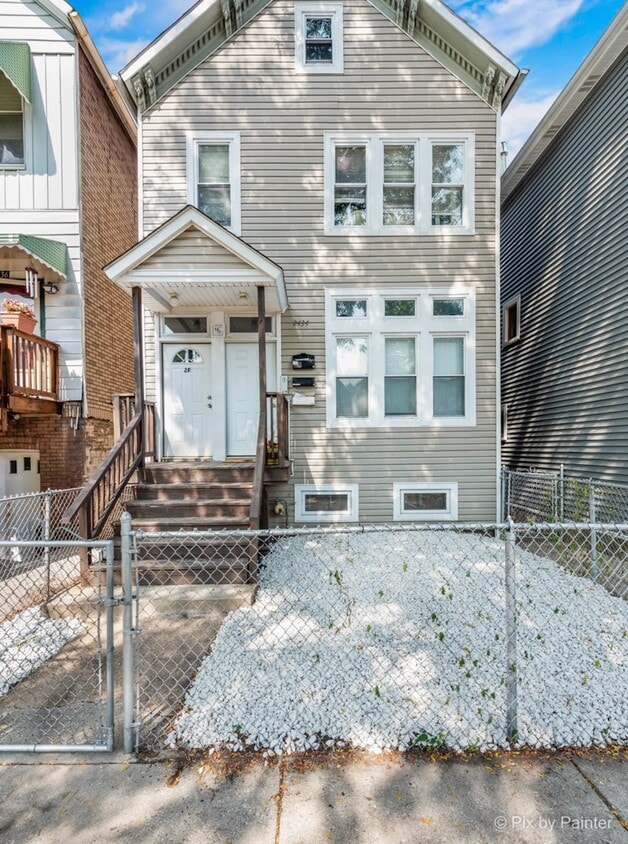 2434 W Moffat St Unit A3, Chicago, IL 60647 Condo for Rent in Chicago