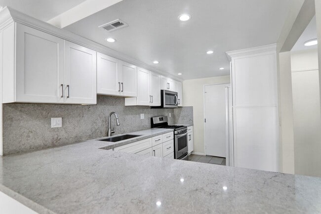 Building Photo - 19102 Sloop Cir
