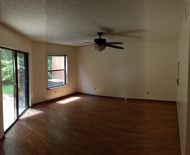 Building Photo - 2701 NE 10th St