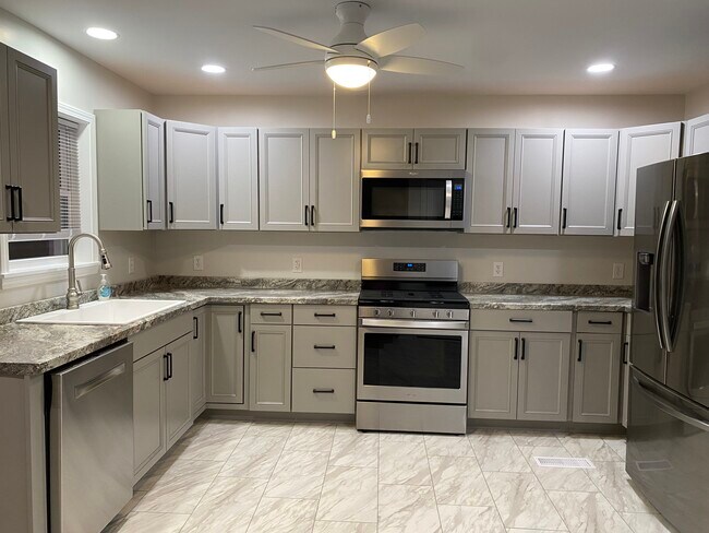 Building Photo - 2601 Cherry Tree Dr