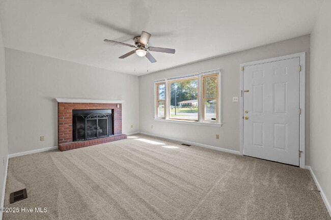 Building Photo - Nice 3 Bedroom Home -2503 Country Club Rd.