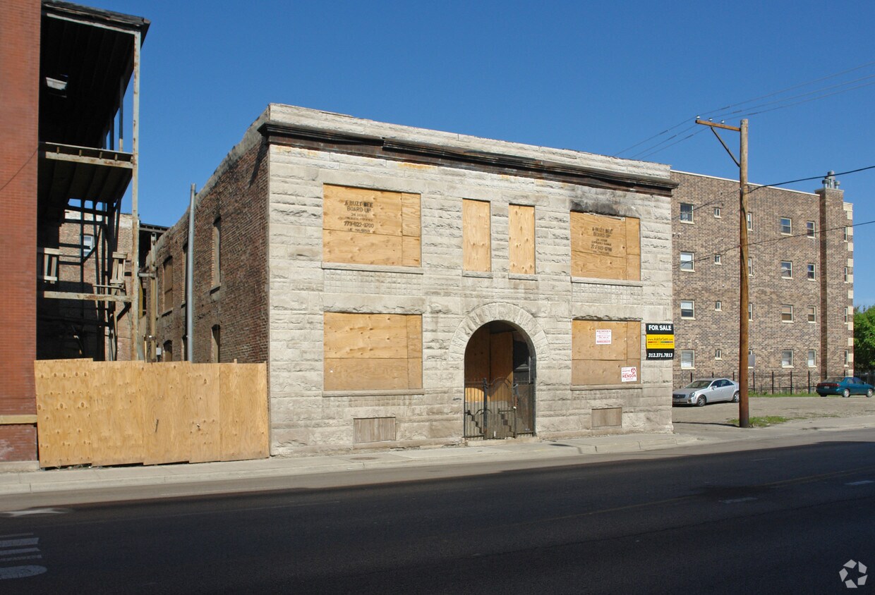 Building Photo - 42-44 N Kedzie Ave