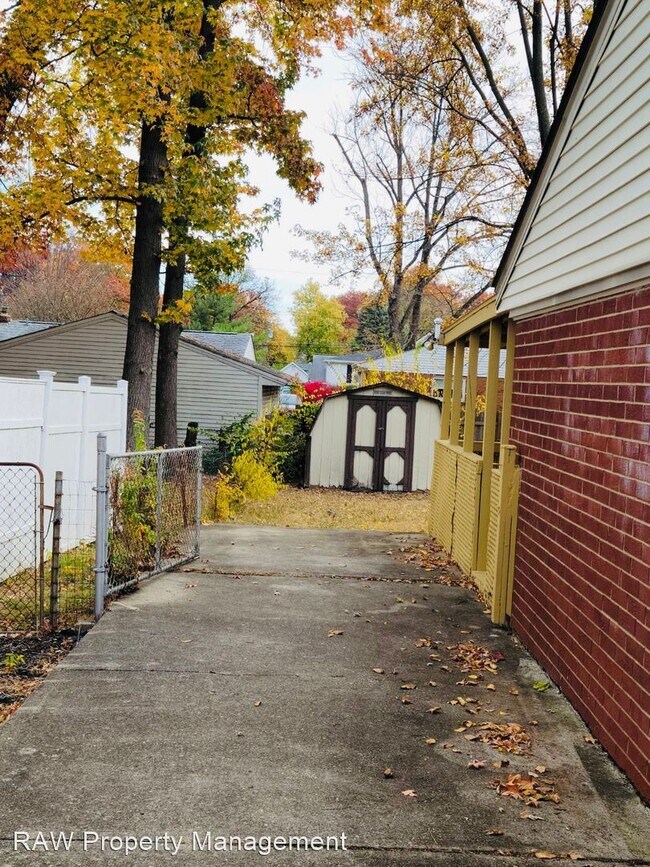 Foto del edificio - 3 br, 1 bath House - 8096 Irwin Ave.