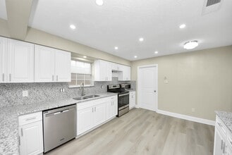 Building Photo - 5035 E Pagewick Dr