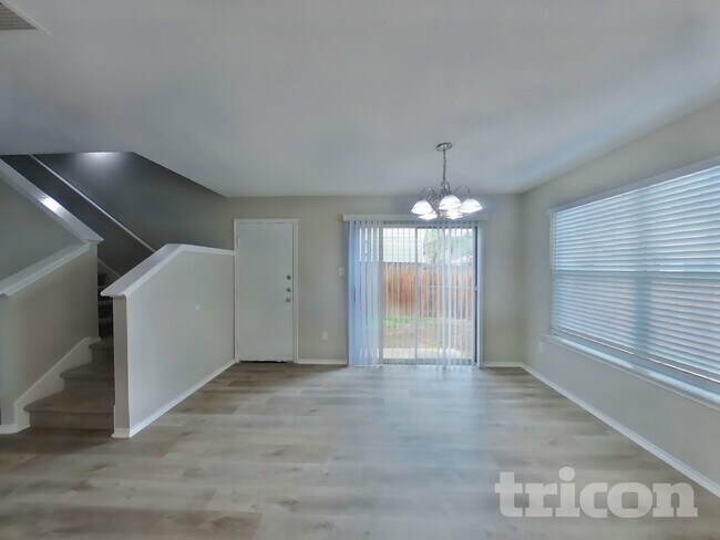 Building Photo - 6546 Benwood Crest