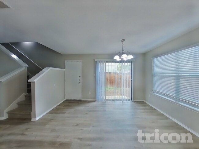 Foto del edificio - 6546 Benwood Crest