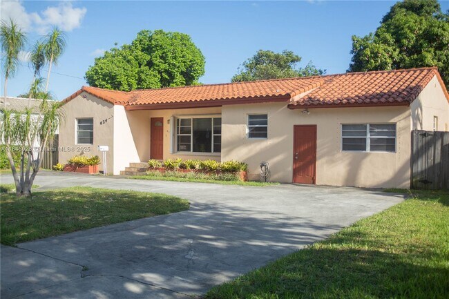 Building Photo - 624 Westward Dr