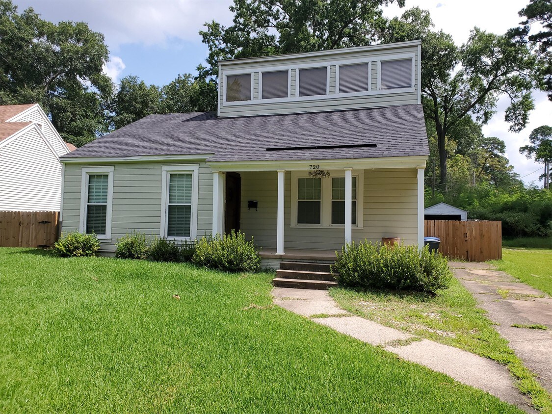 Primary Photo - 720 Cecile Pl