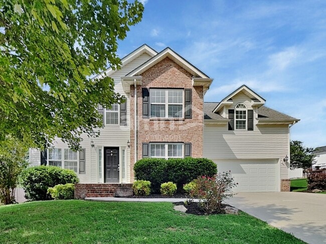 Building Photo - 4643 Aylesbury Dr