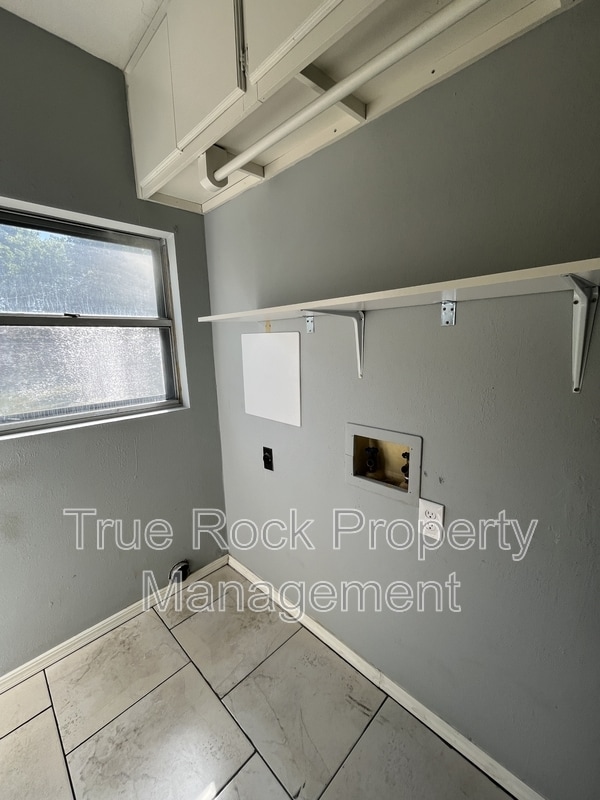 Building Photo - 808 N Wolfe Ln