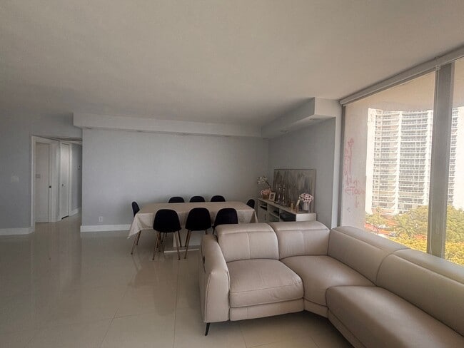 Building Photo - 19355 Turnberry Way