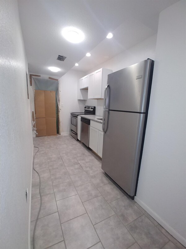 Building Photo - 2704 Benton Blvd