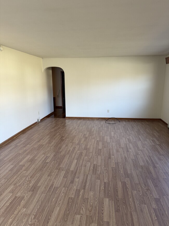 Foto del edificio - 36 Riverview Rd