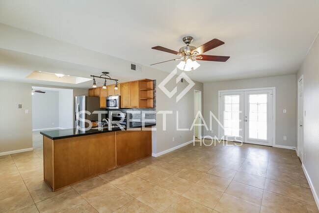 Building Photo - 4 Bedroom/2 Bath  in North Phoenix