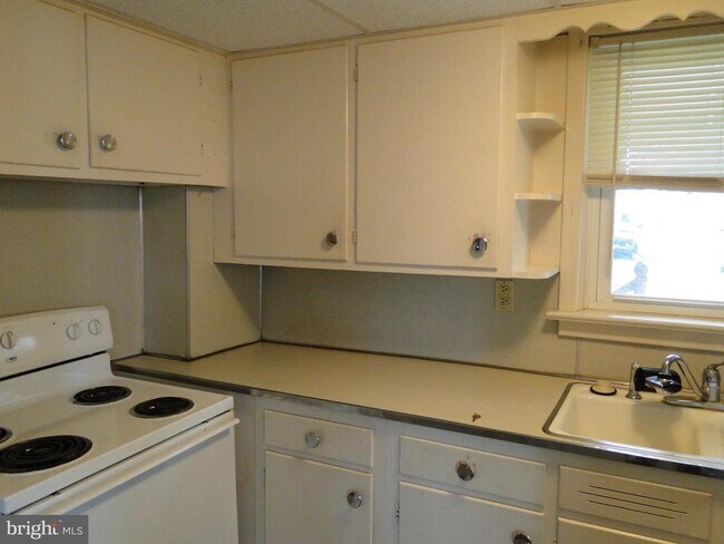 Building Photo - 2116 Allentown Rd