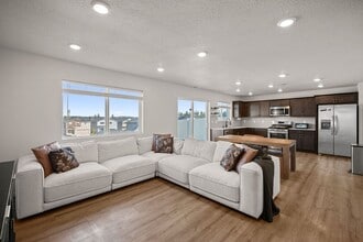 Building Photo - 4440 W Bedford Ave