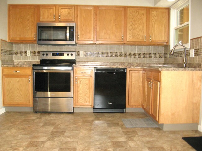 Foto del edificio - 5664 Greens Dr