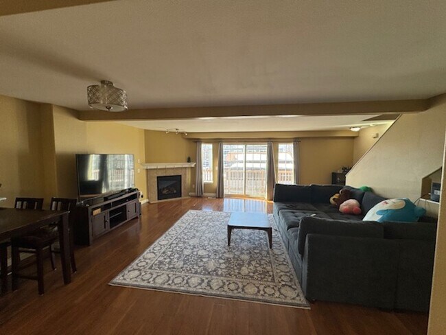 Foto del edificio - 3 bedroom, 2.5 bath
