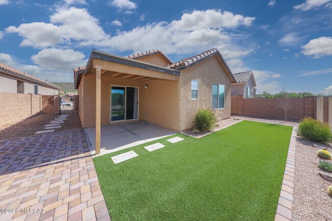 Building Photo - 2943 W Dakota Vista Way