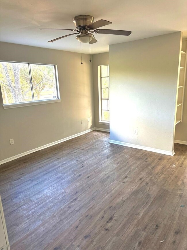 Foto del edificio - 10502 Greencreek Dr