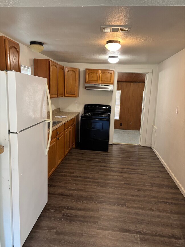 Foto del edificio - 7949 Louise Ln