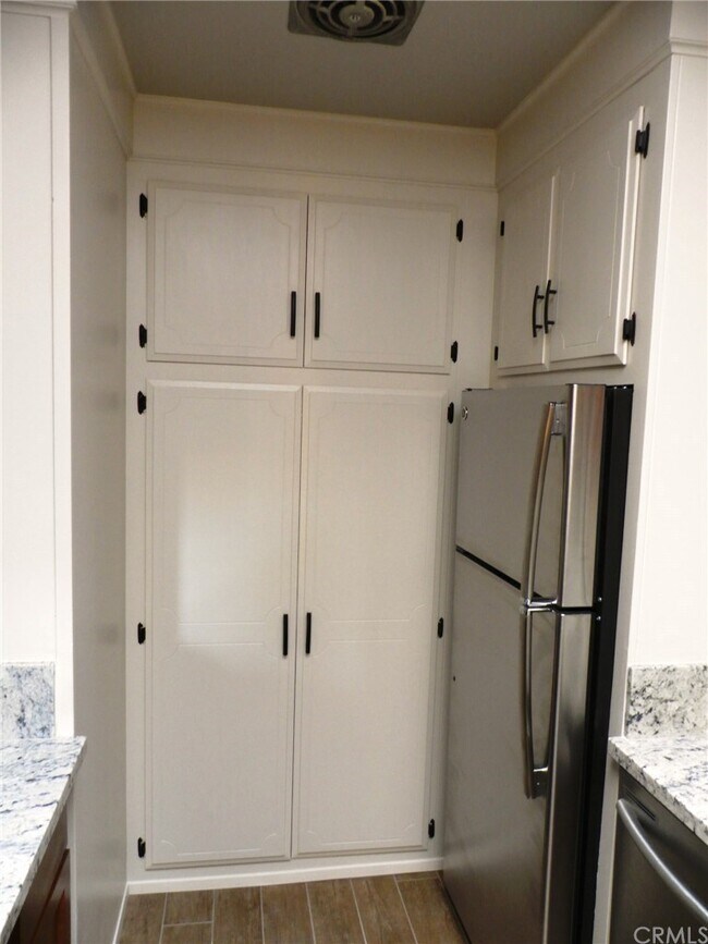 Building Photo - 2119 Via Puerta