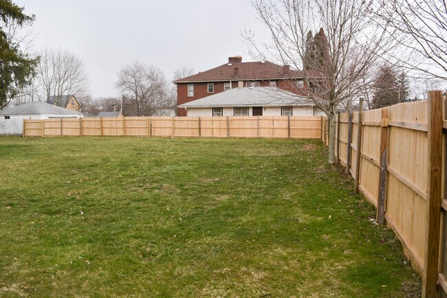 Backyard - 856 W Indianola Ave
