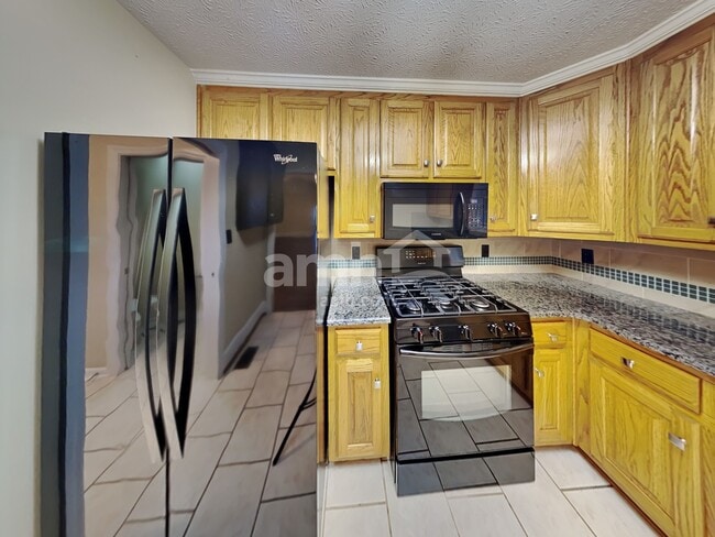 Building Photo - 1084 Pinehurst Dr