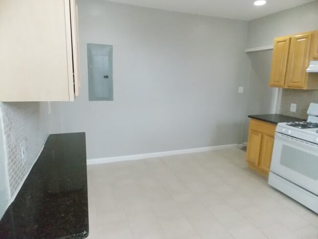 Kitchen - 1001 W Fayette St
