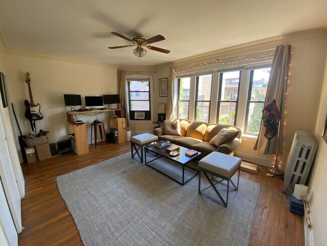 Foto del edificio - 1471 W Carmen Ave