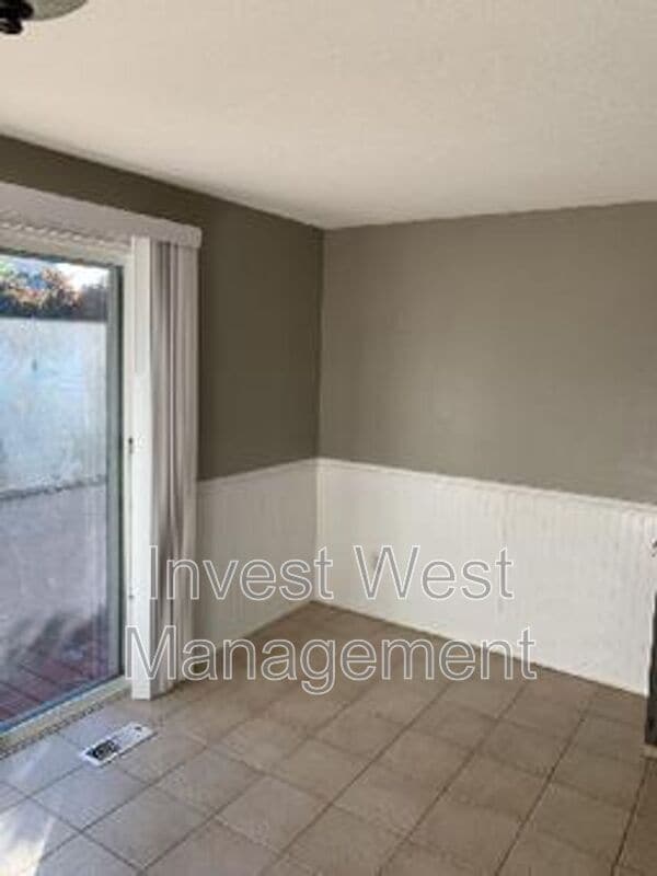 Building Photo - 4709 NE 130th Ave
