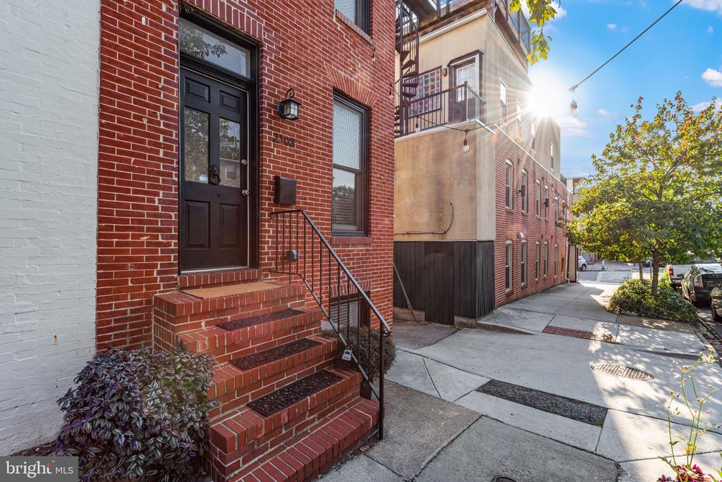 Primary Photo - 2103 Gough St