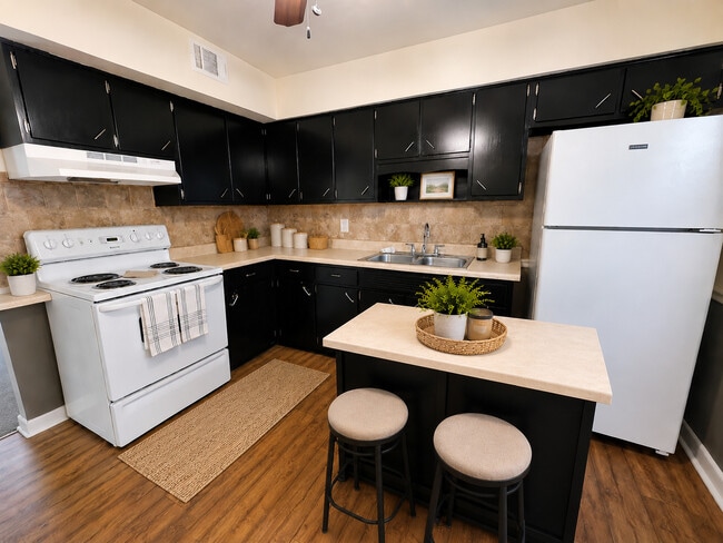 Mejorado con IA para mostrar su verdadero potencial. - Mayfair Apartment Homes
