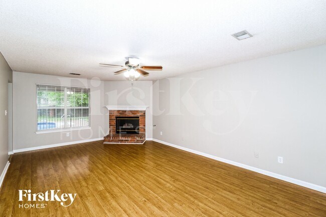 Foto del edificio - 9238 Fletcher Wood Dr