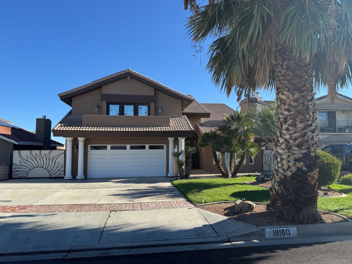 Primary Photo - Stunning Waterfront Home in Spring Valley ...