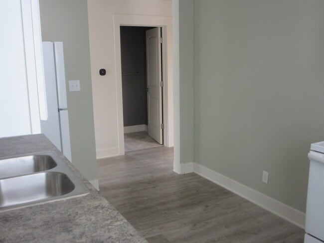 Building Photo - 108 W Columbia Ave