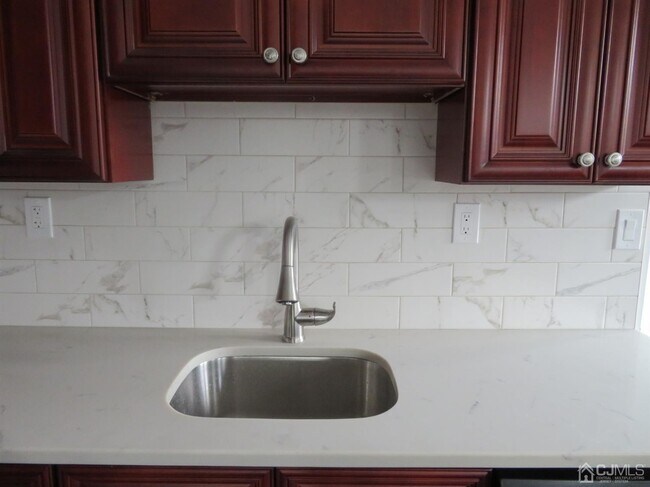 Building Photo - 396 Main St