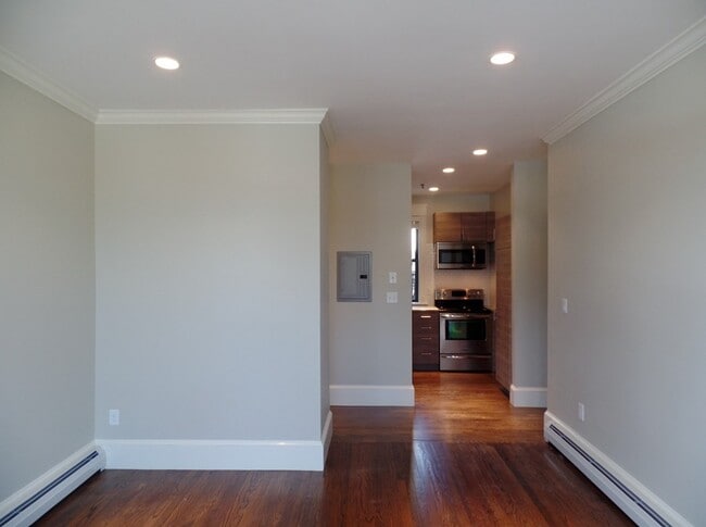 Building Photo - 61 Park Dr