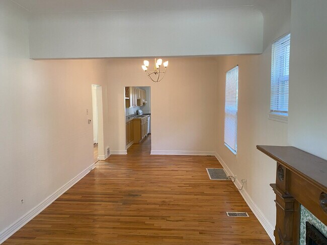 Building Photo - "Charming 2-Bedroom Haven in the Heart of ...