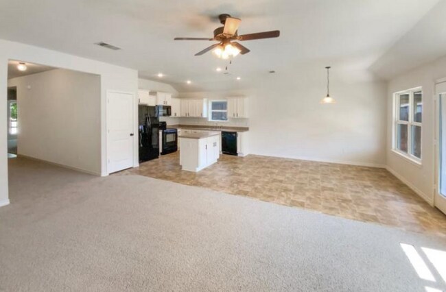 Foto del edificio - 5830 Ambrose Cir