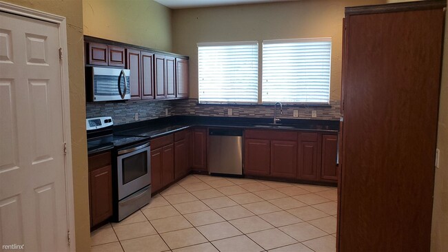 Foto del edificio - 4 br, 3 bath House - 4805 Kelso Lane