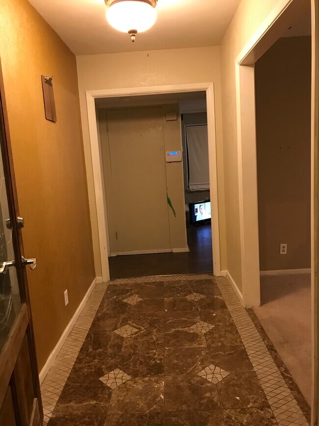 Entry - 9306 Fernglen Dr