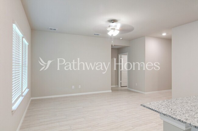 Foto del edificio - 9448 Golden Tree Ave