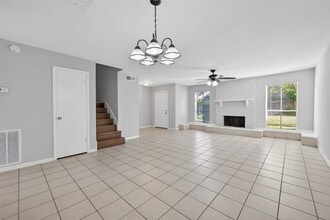 Building Photo - 8646 Maplecrest Dr