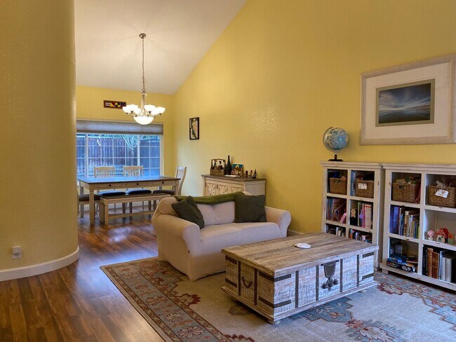 Foto del edificio - 135 Justin Circle - 30% Rental Fee