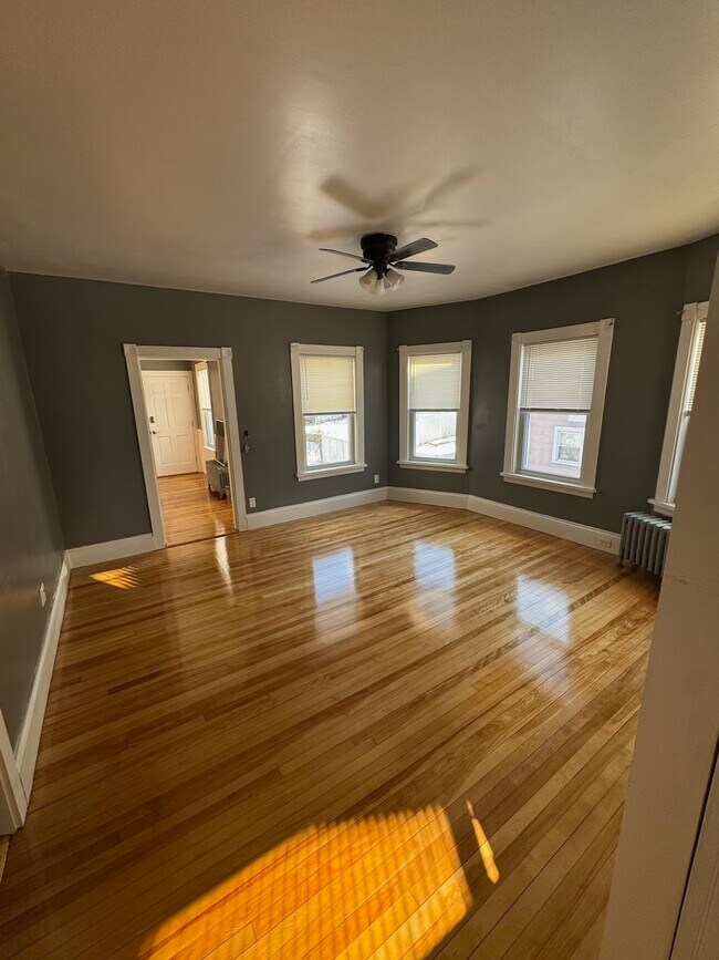 Foto del edificio - 95 Bradford Ave