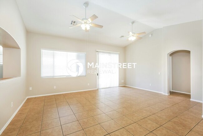 Foto del edificio - 4 Bedroom Pet-Friendly Home in Goodyear, AZ with Main Street Renewal