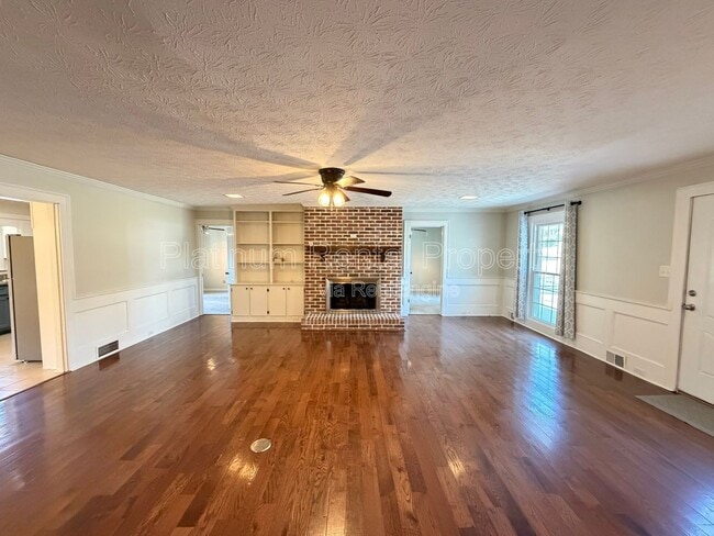 Foto del edificio - 2396 Hidden Ln