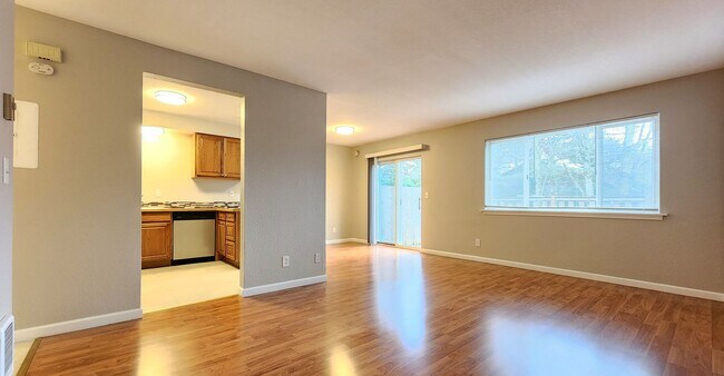 Foto del edificio - Everett Townhome / 2 Bedroom  / 2.5 Baths