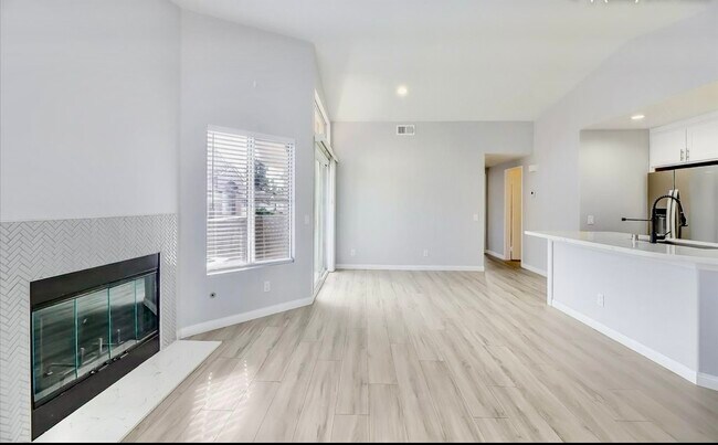 Building Photo - 400 Sanibelle Cir